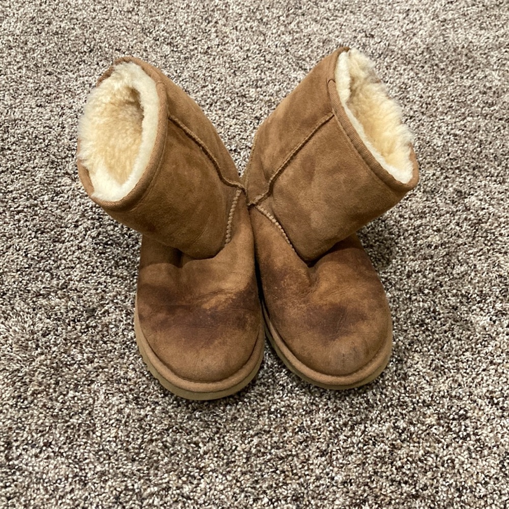UGG Australia Girl's Classic II Chestnut Brown Short Fur Lined Boots